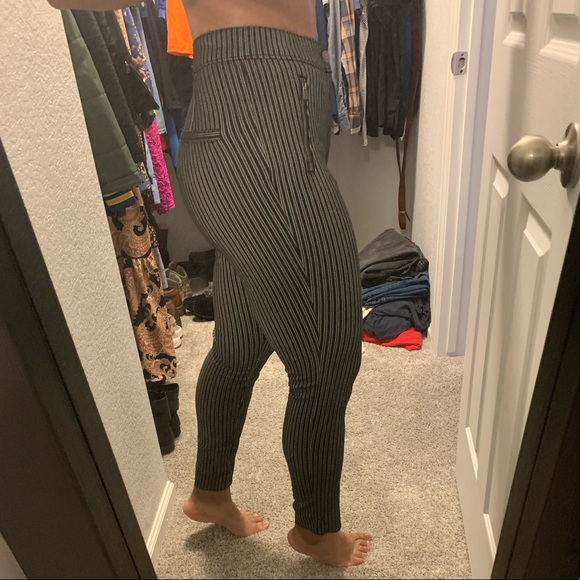 Hollister black and white pinstriped ultra high-rise skinny’s! - Picture 10 of 12